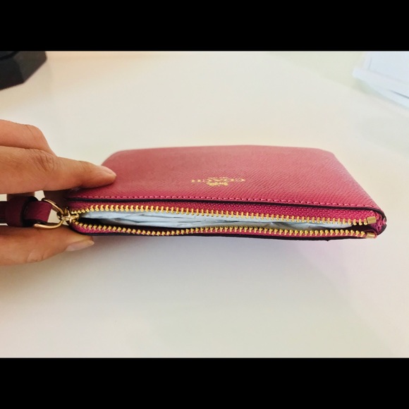 COACH WRISTLET CORNER ZIP 🔥👛 - Picture 5 of 6